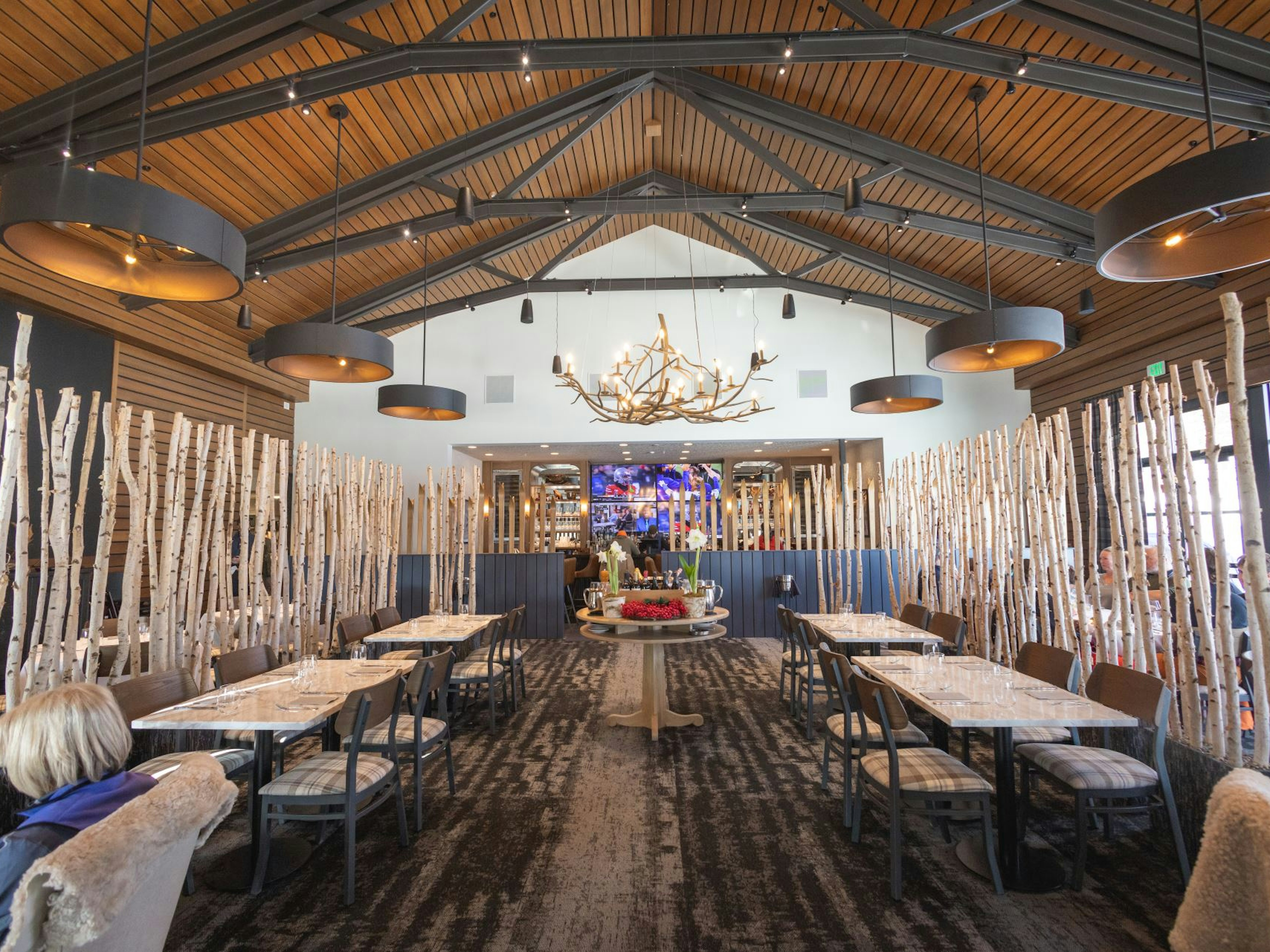 Trapper's dining room facing the bar